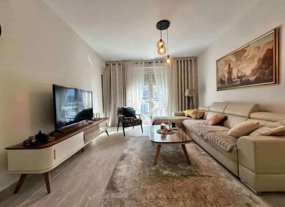 Izdavanje, jednosoban stan, 57m², Bečići, Budva