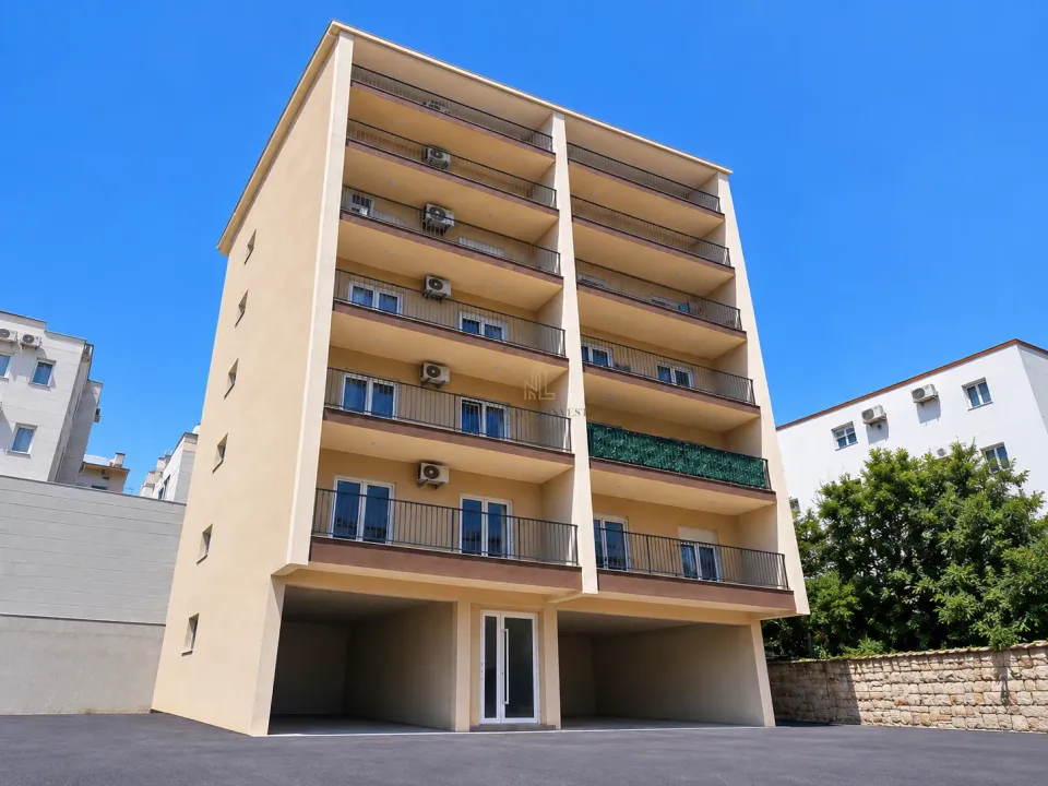 Prodaja, jednosoban stan, 56m², Lazi, Budva