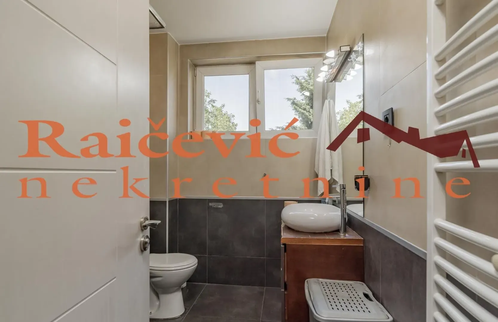 Sale, four bedroom apartment, 136m², Autokomanda, Voždovac Sve Podlokacije