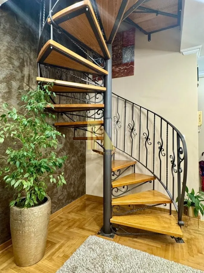 Prodaja, trosoban stan, 85m², Centar, Inđija