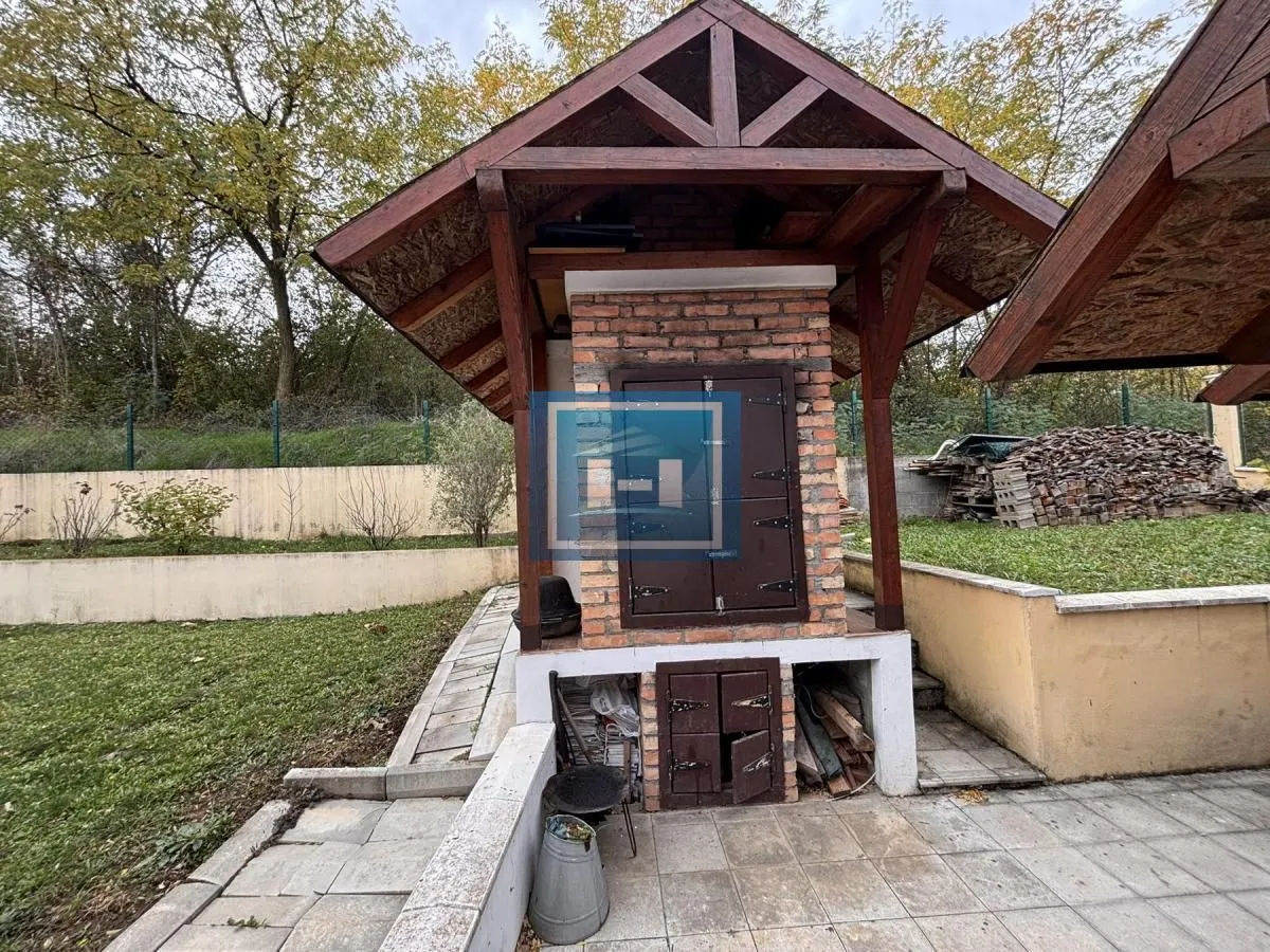 Prodaja, kuća, 220m², Đurđevo brdo, Jagodina
