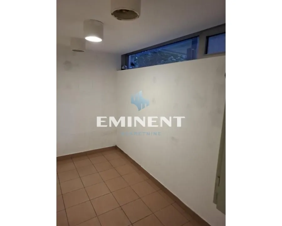 Rent, office space, 130m², Pančevo, Srbija