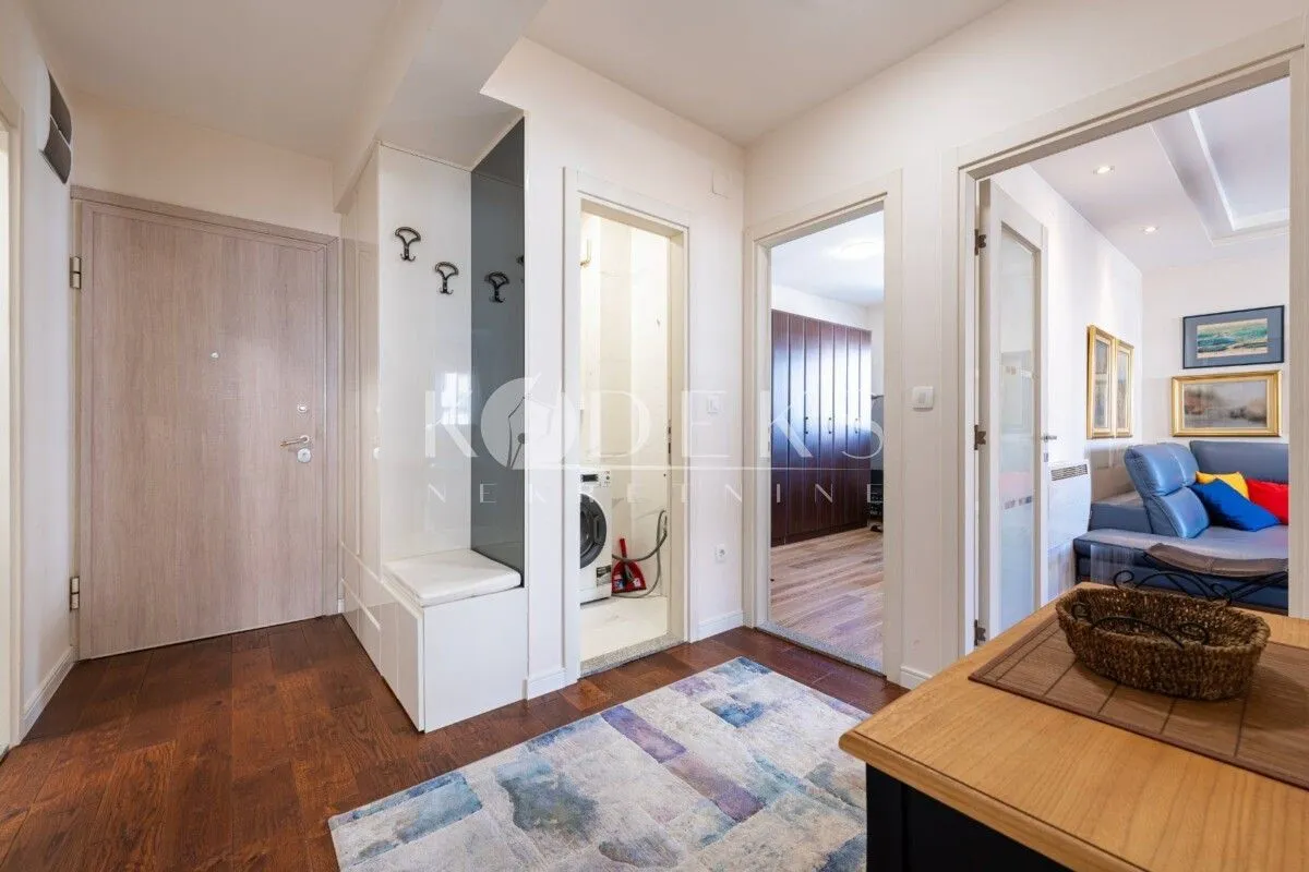 Prodaja, dvosoban stan, 68m², Central Point, Podgorica