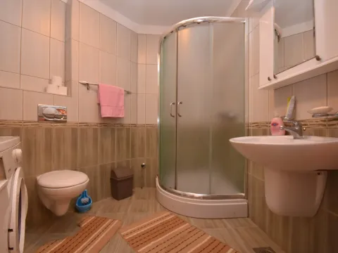 Izdavanje, dvosoban stan, 47m², Igalo, Herceg Novi - image 7