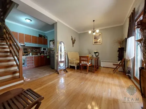 Prodaja, trosoban stan, 142m², Risan, Kotor - image 1