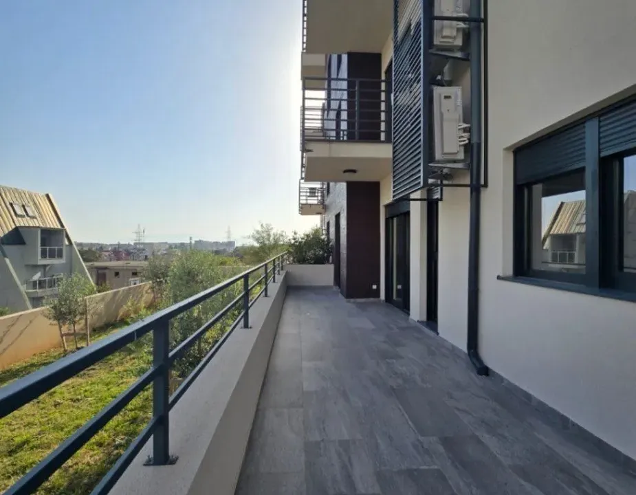 Izdavanje, dvosoban stan, 80m², Gorica C, Podgorica