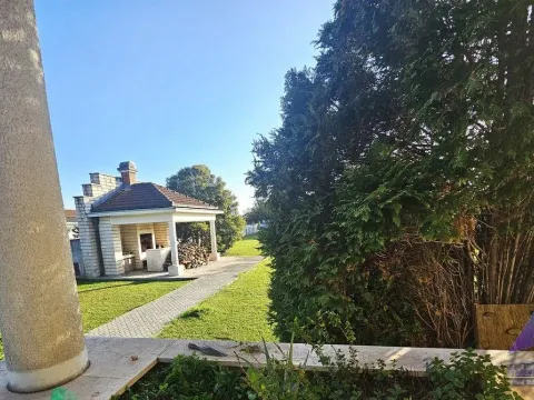 Prodaja, kuća, 308m², Tološi, Podgorica - image 13