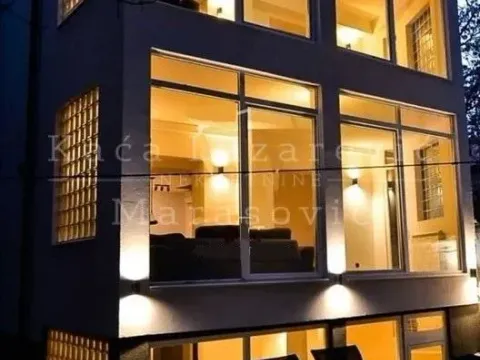 Sale, house, 204m², Stari Grad, Beograd