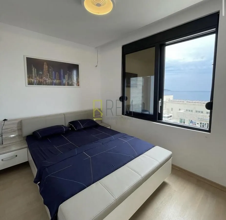 Bedroom with a double bed, window, and sea view.