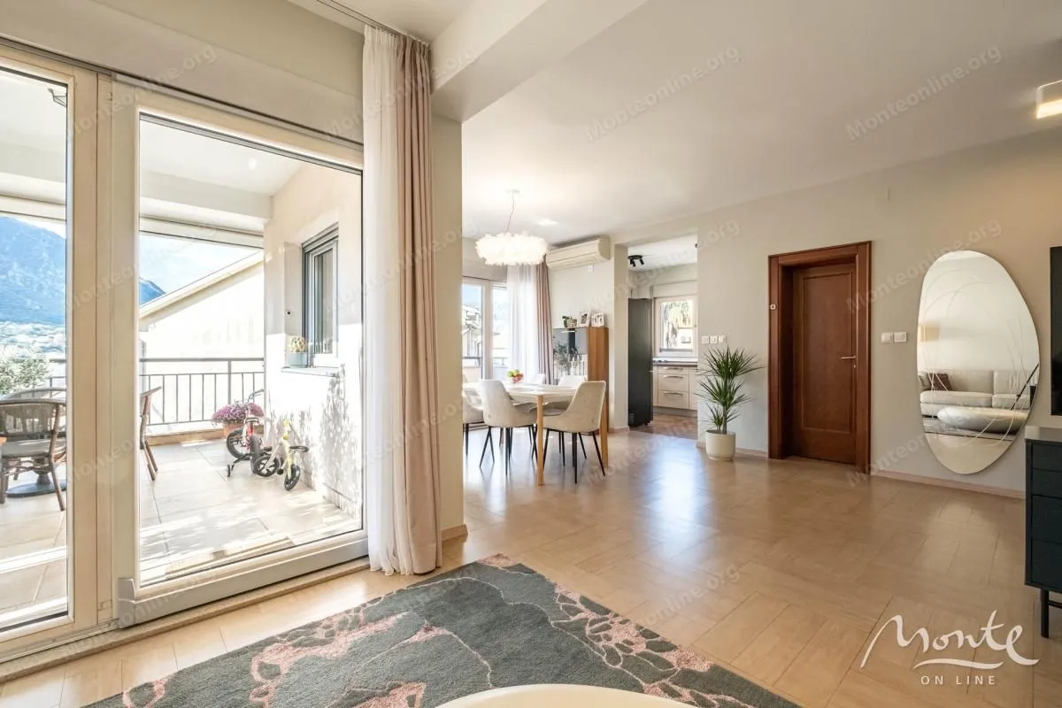 Prodaja, trosoban stan, 114m², Dobrota, Kotor