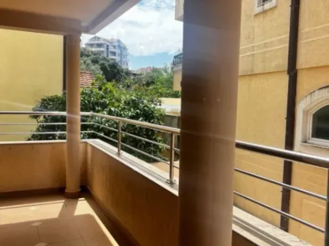 Sale, one bedroom apartment, 60m², Bečići, Budva - image 4