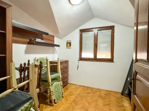 Rent, house, 220m², Stari Aerodrom, Podgorica - image 9