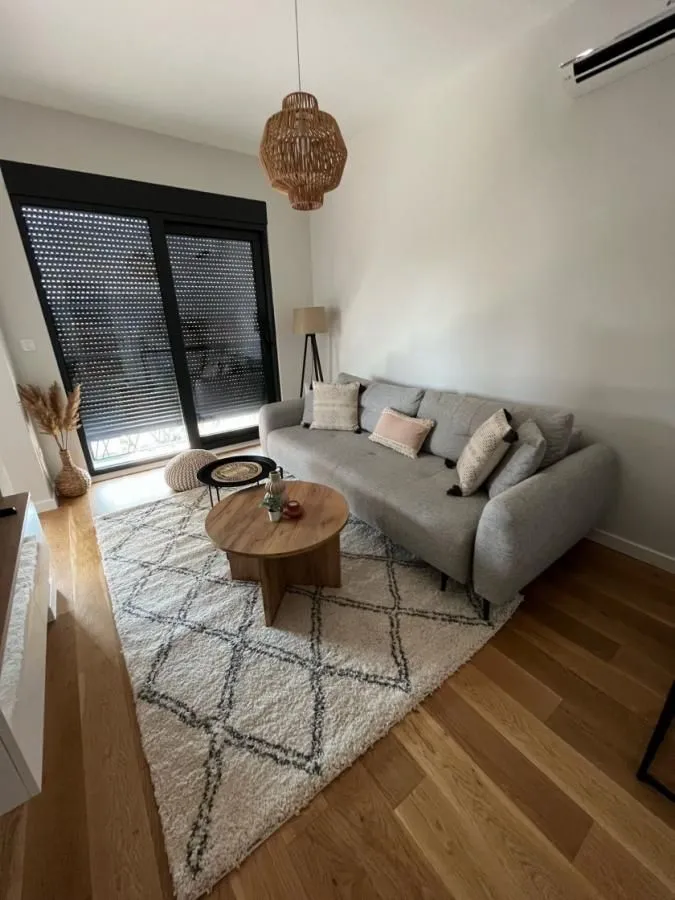 Rent, two bedroom apartment, 64m², Kalimanj, Tivat