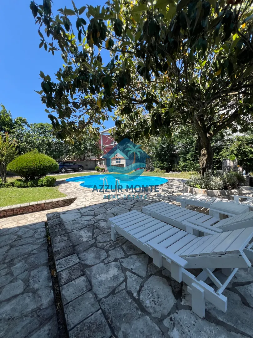 Yard with a swimming pool and sun loungers.