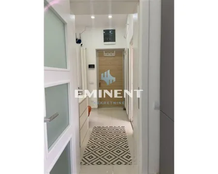 Izdavanje, dvosoban stan, 52m², Senjak, Beograd - image 13