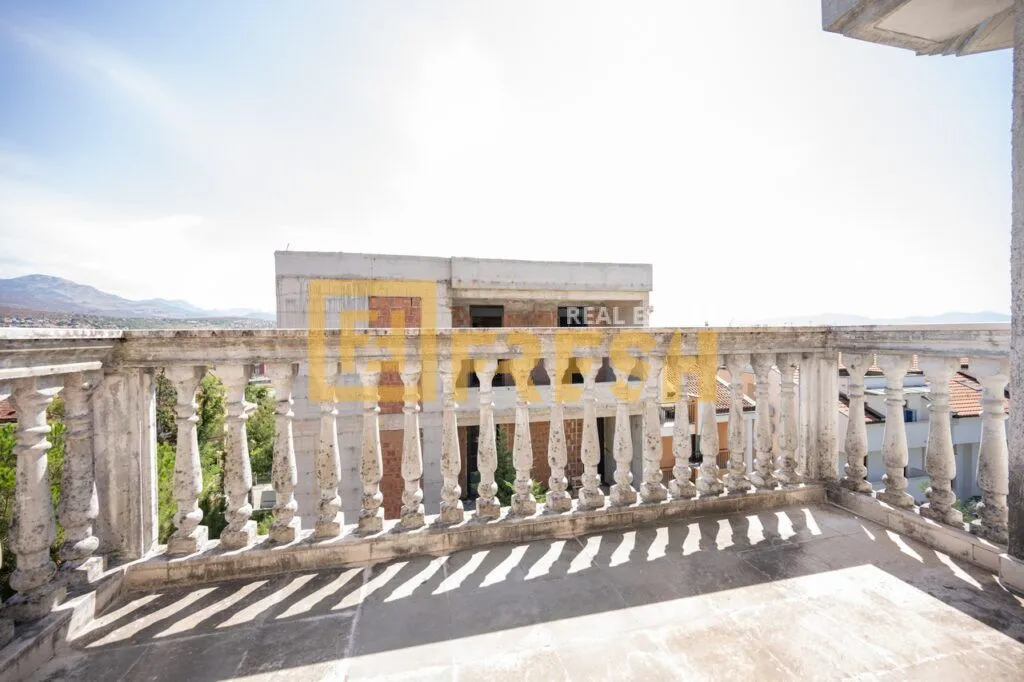 Izdavanje, trosoban stan, 140m², Gorica C, Podgorica