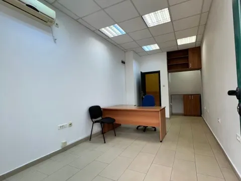 Izdavanje, poslovni prostor, 18m², Vezirov Most, Podgorica - image 4