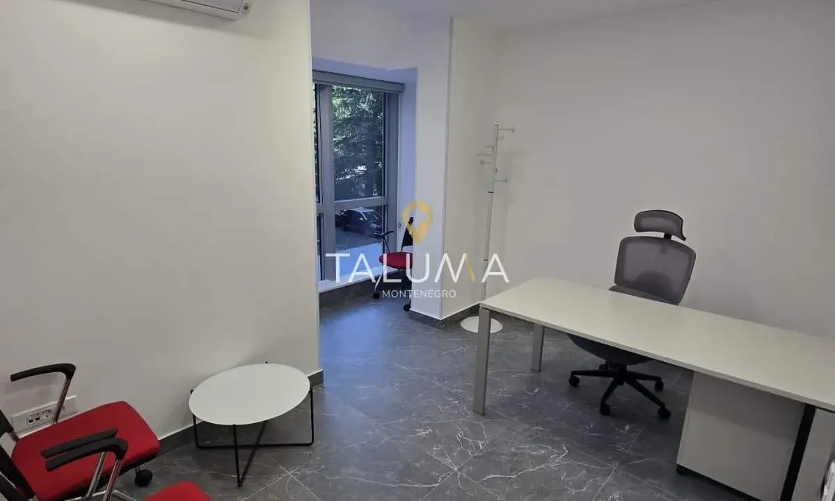 Izdavanje, poslovni prostor, 80m², Centar, Podgorica