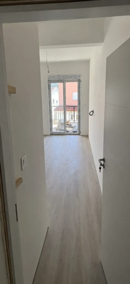 Prodaja, jednosoban stan, 56m², Lazi, Budva