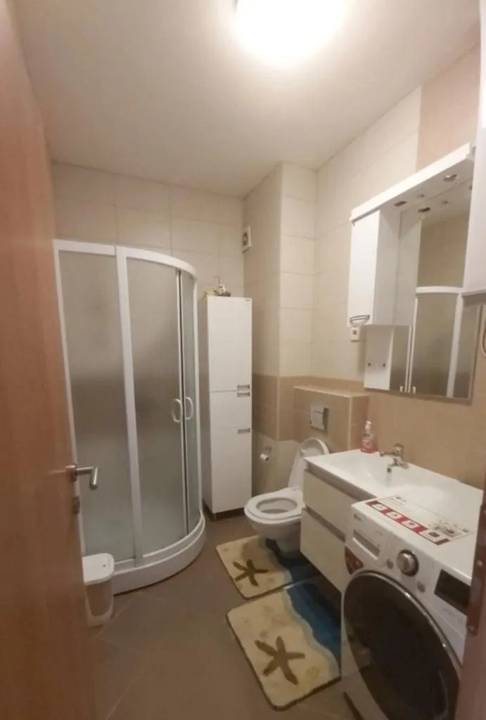 Izdavanje, dvosoban stan, 90m², Centar, Podgorica