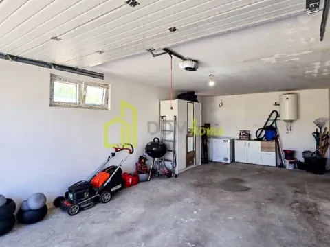 Izdavanje, kuća, 194m², Tološi, Podgorica - image 34