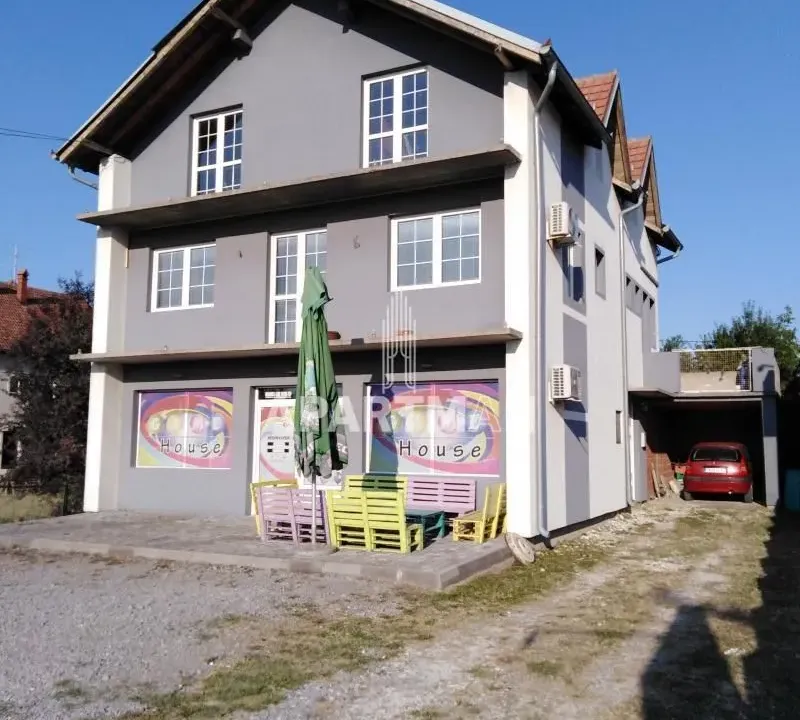 Prodaja, kuća, 300m², Centar, Topola