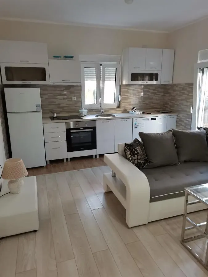 Izdavanje, kuća, 40m², Stari Aerodrom, Podgorica