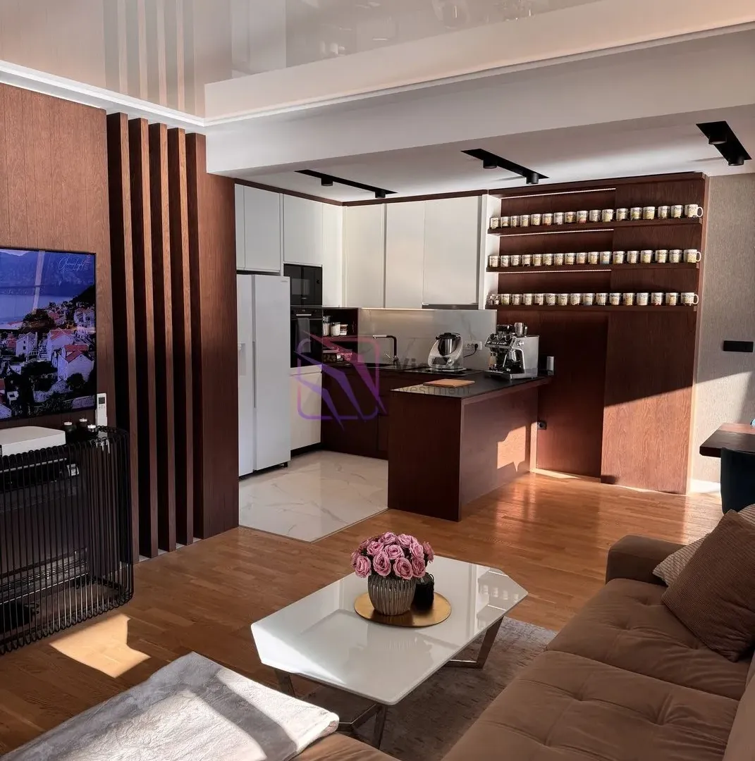 Sale, two bedroom apartment, 85m², Dobrota, Kotor