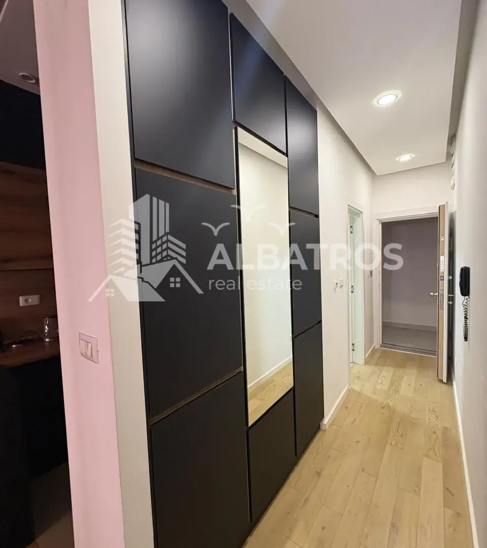 Izdavanje, jednosoban stan, 36m², Soho City, Bar