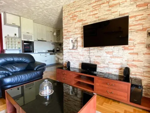 Rent, two bedroom apartment, 55m², Podgorica, Crna Gora - image 5