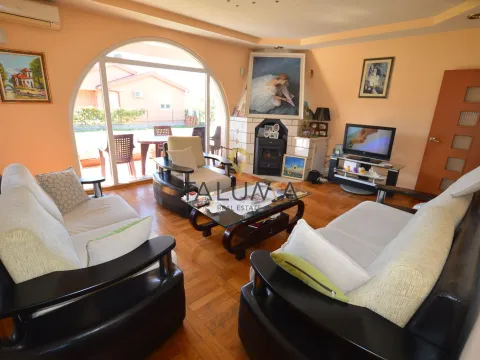 Prodaja, kuća, 180m², Donja Gorica, Podgorica - image 2