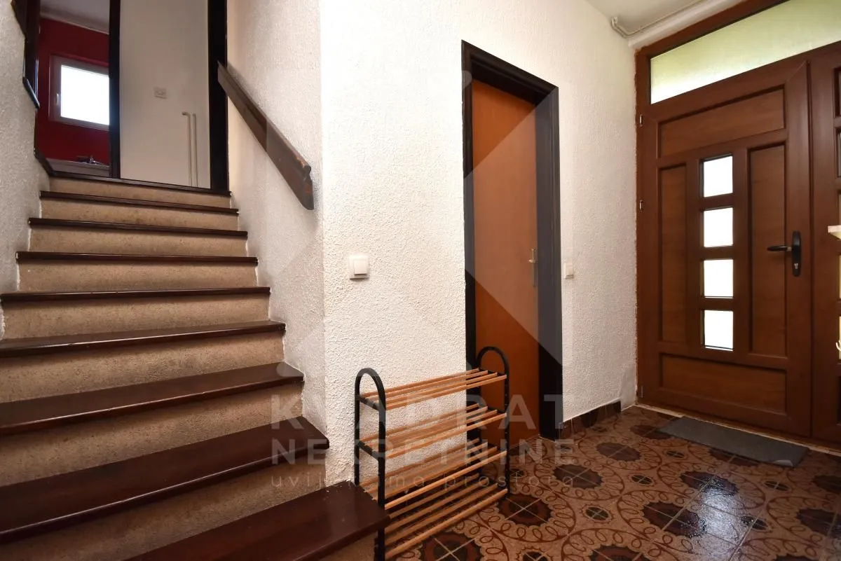 Izdavanje, kuća, 250m², Stari Aerodrom, Podgorica