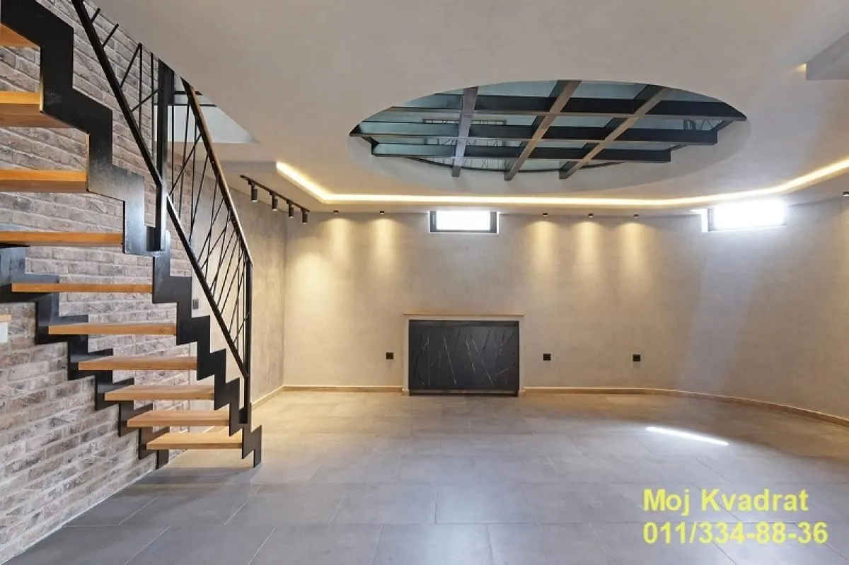 Izdavanje, poslovni prostor, 150m², Savski Venac, Beograd