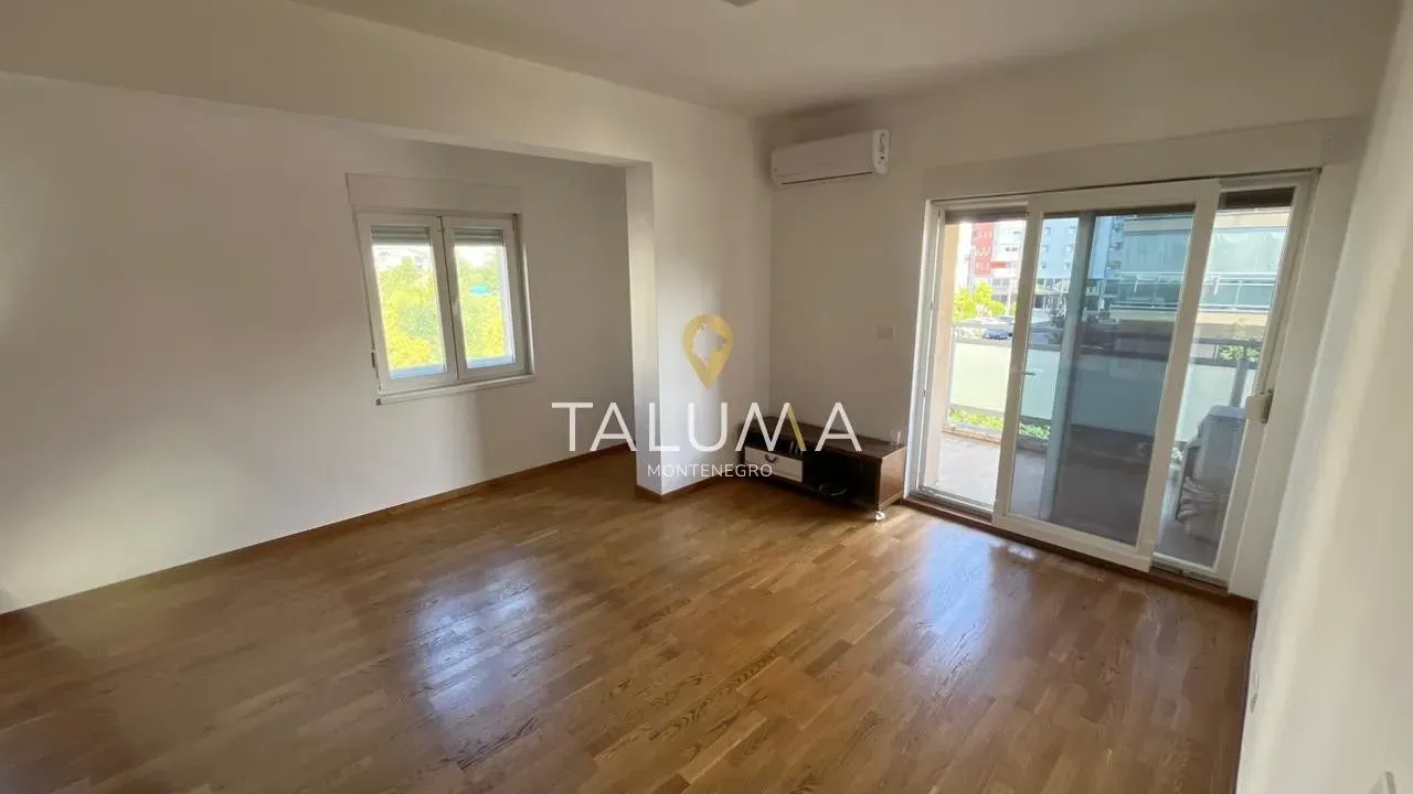 Izdavanje, dvosoban stan, 65m², City Kvart, Podgorica