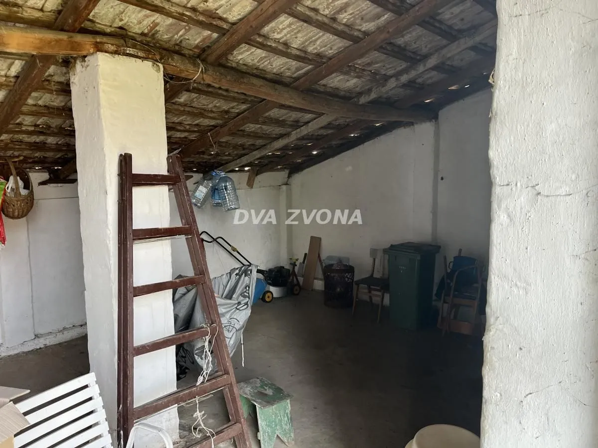 Prodaja, kuća, 293m², Titel, Novi Sad
