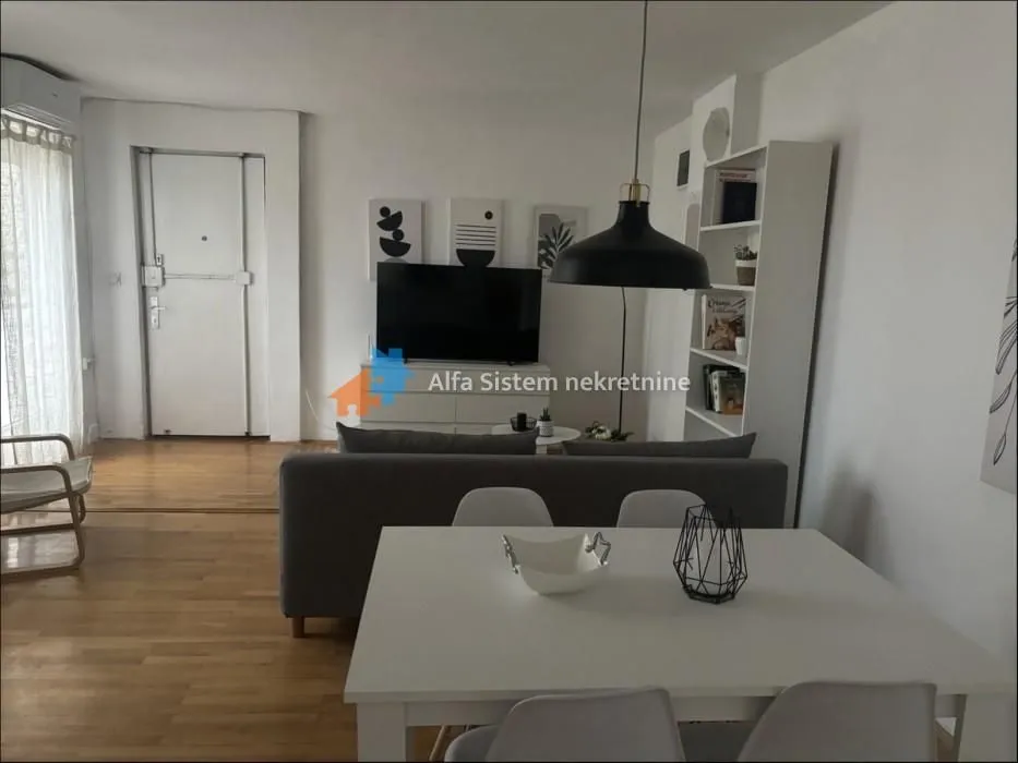 Izdavanje, dvosoban stan, 52m², Slavija, Vračar Sve Podlokacije