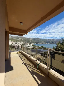 Spacious covered terrace with a view of the sea and the city. - image 14