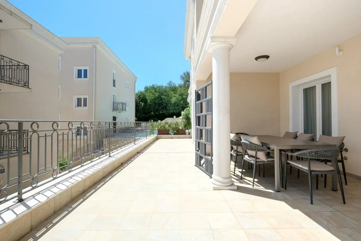 Prodaja, trosoban stan, 166m², Đenovići, Herceg Novi