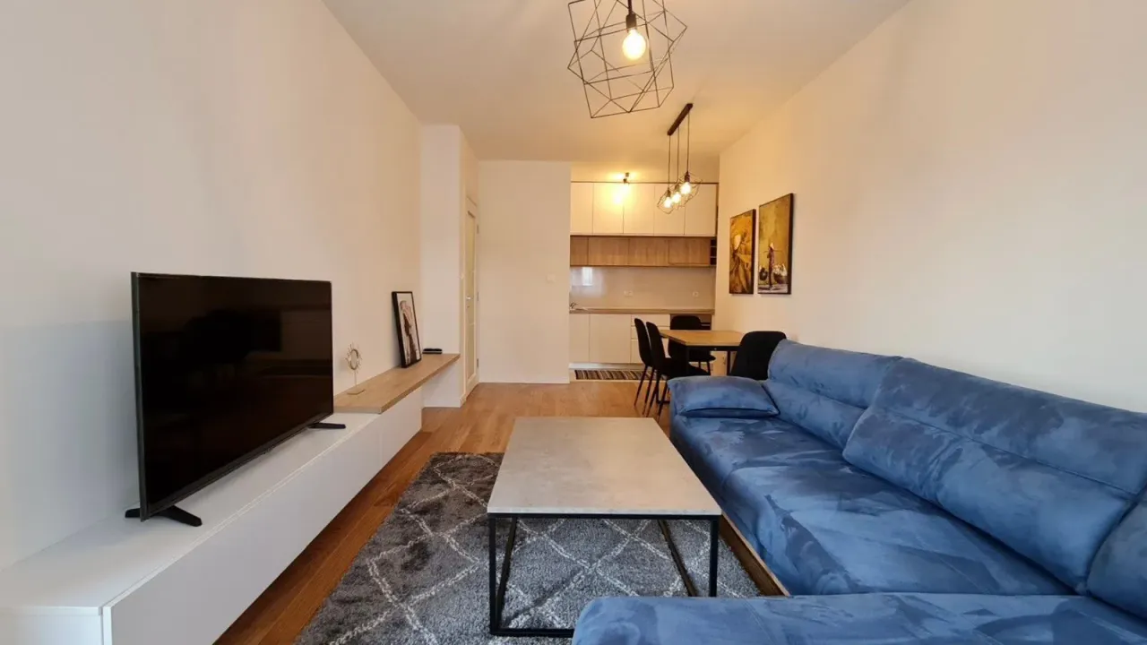 Izdavanje, jednosoban stan, 50m², Central Point, Podgorica