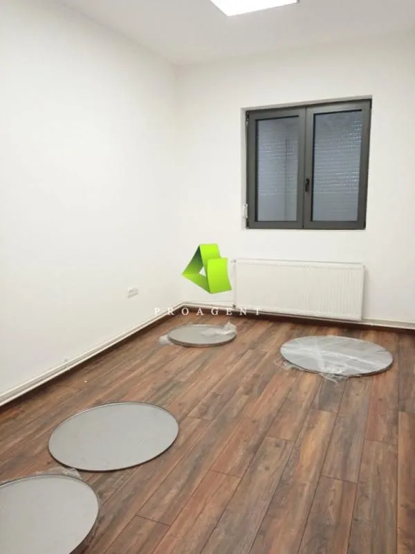 Rent, office space, 2962m², Pantelej, Niš