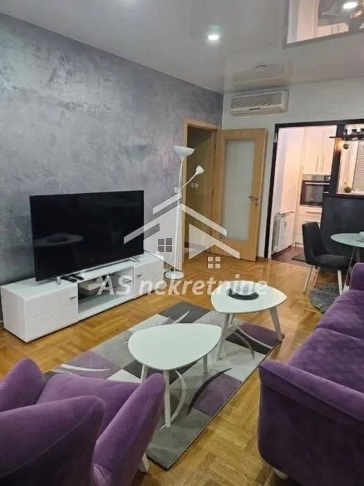 Izdavanje, četvorosoban stan, 96m², Vračar Sve Podlokacije, Beograd
