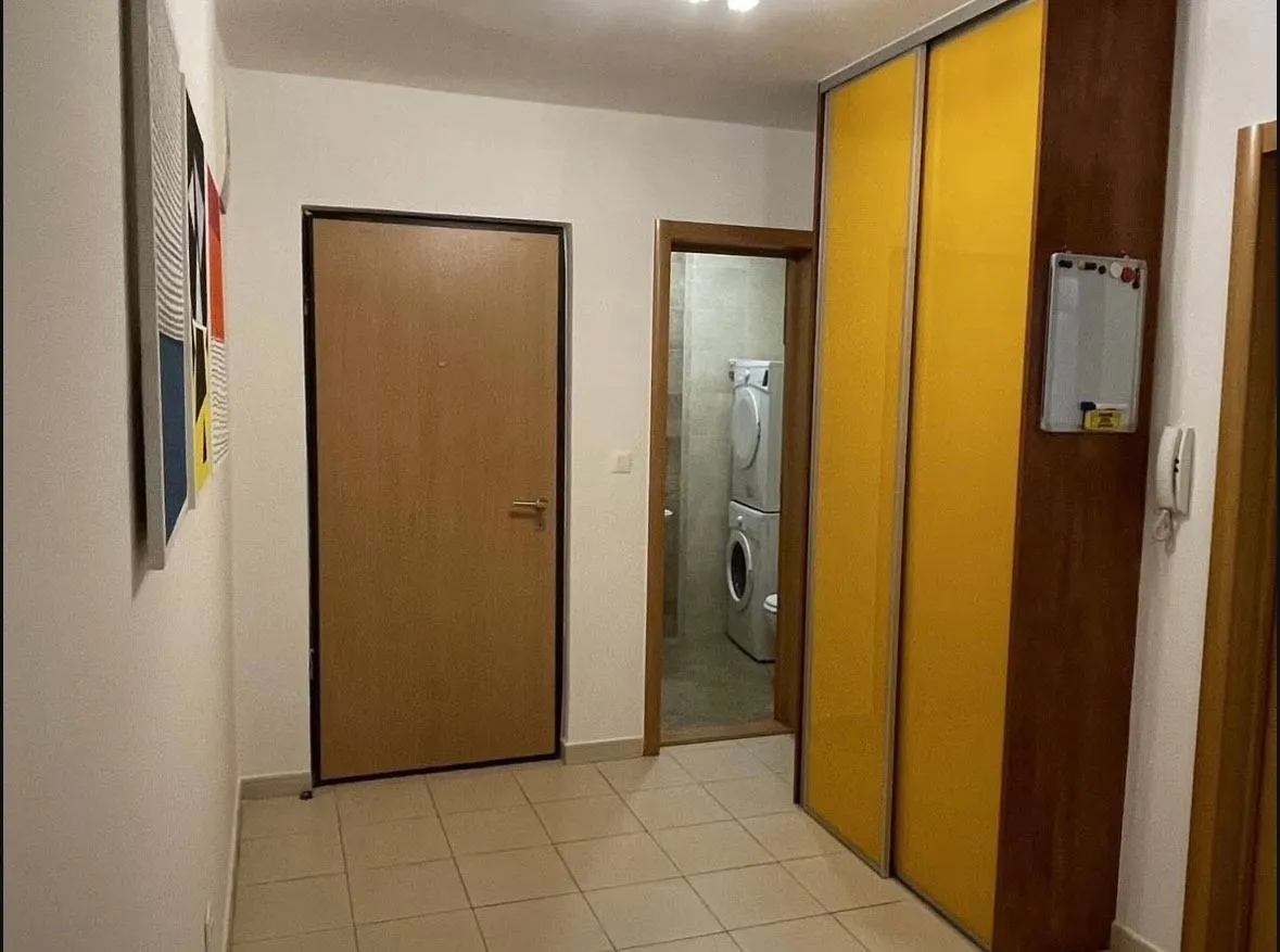 Prodaja, trosoban stan, 103m², Stari Aerodrom, Podgorica