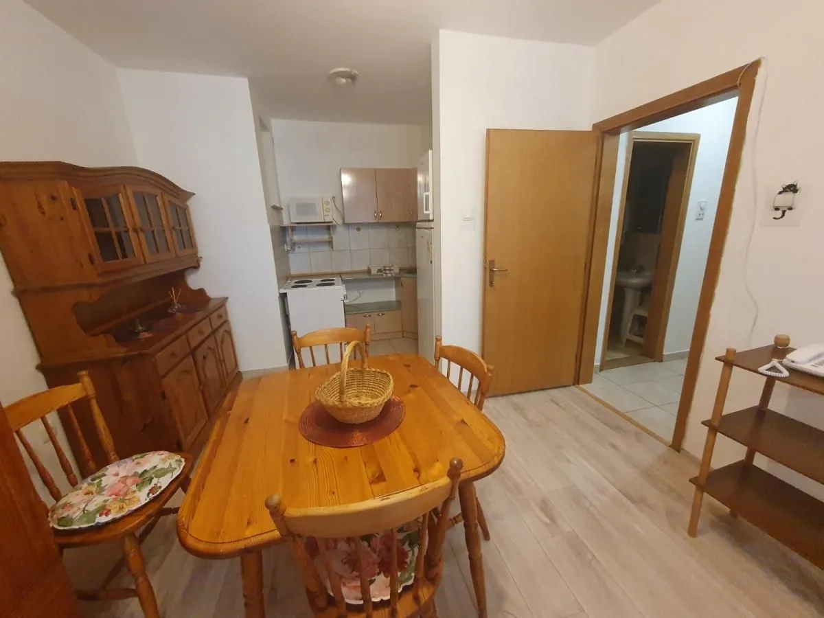 Izdavanje, jednosoban stan, 50m², Bulevar Evrope, Novi Sad Sve Podlokacije