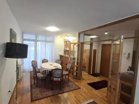 Izdavanje, trosoban stan, 95m², Vračar Sve Podlokacije, Beograd - image 10
