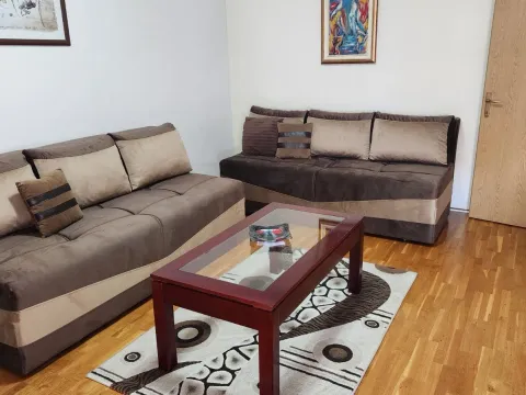 Izdavanje, jednosoban stan, 61m², Pobrežje, Podgorica