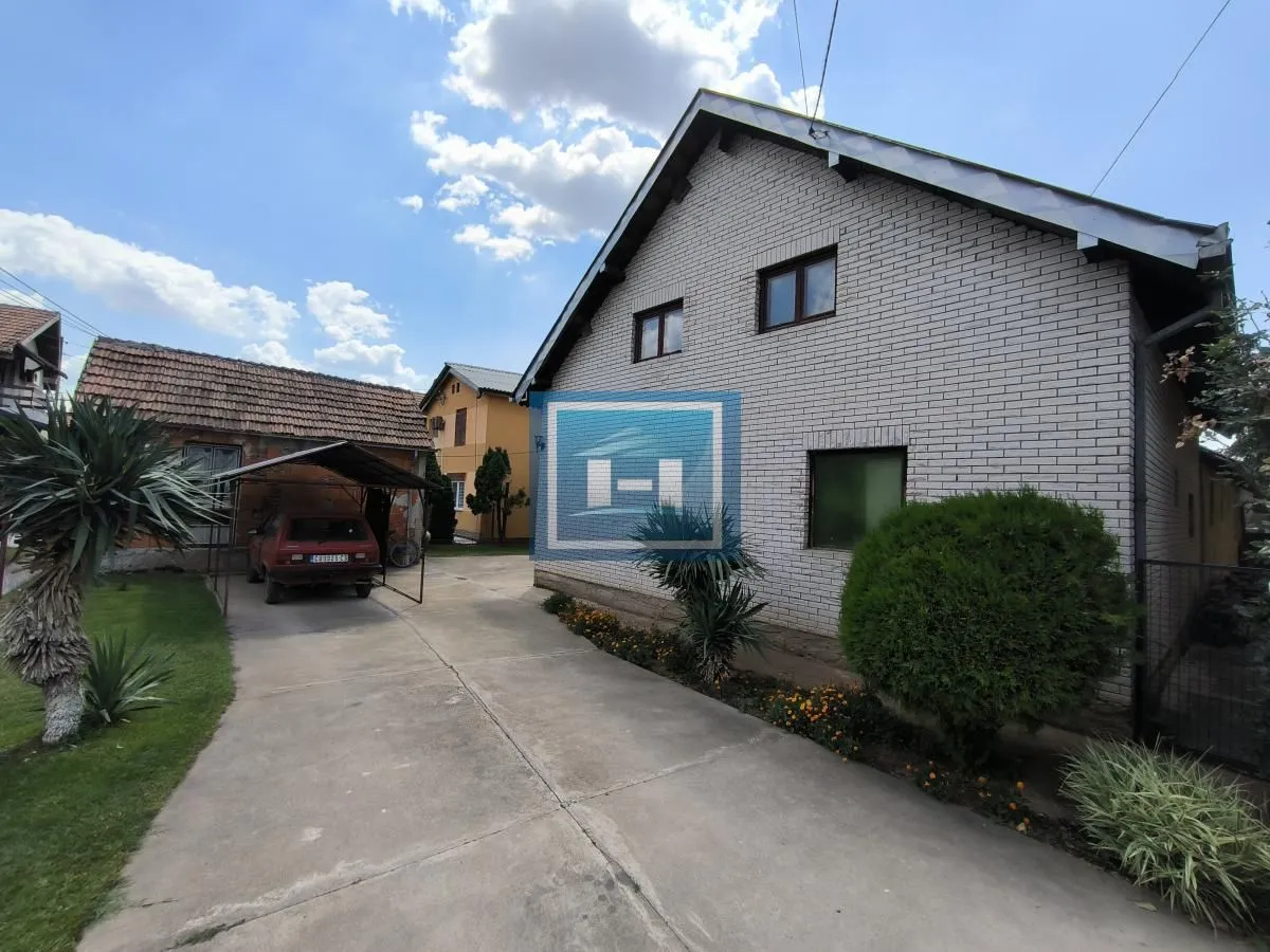 Sale, house, 250m², Ćuprija, Srbija