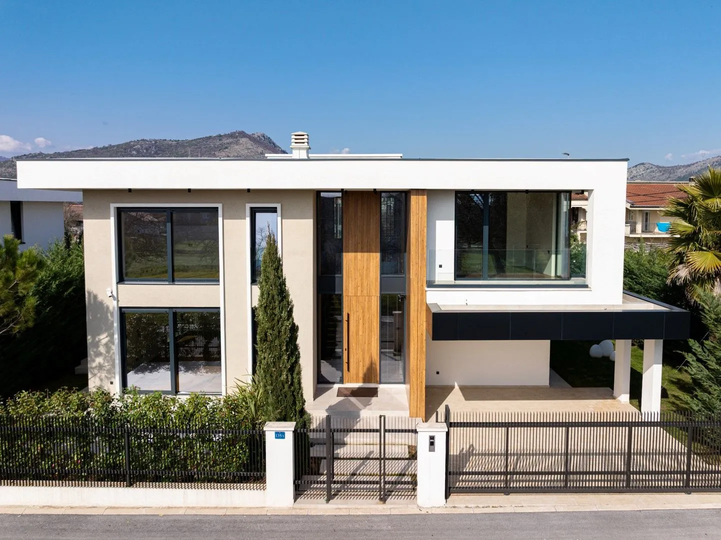 Sale, house, 262m², Gornja Gorica, Podgorica