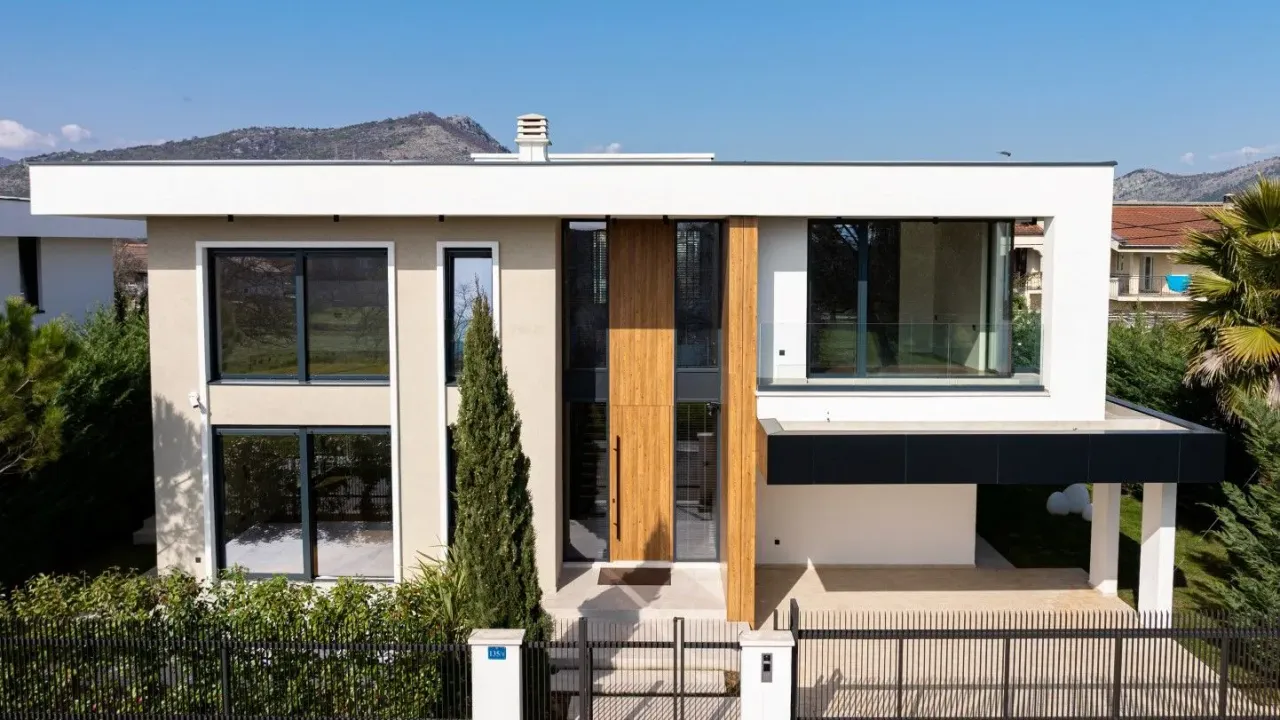 Prodaja, kuća, 262m², Gornja Gorica, Podgorica