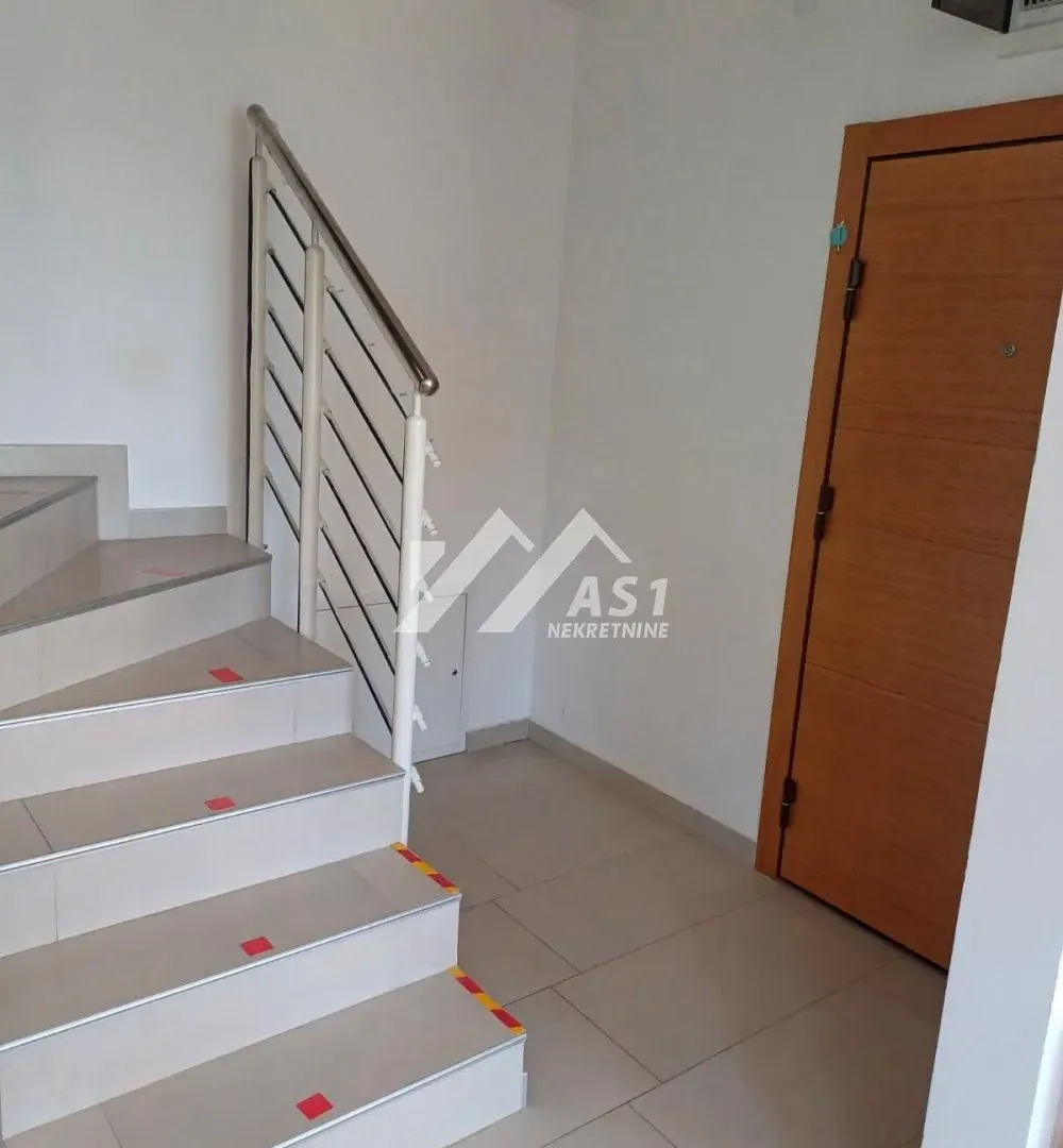 Izdavanje, trosoban stan, 74m², Podbara, Novi Sad Sve Podlokacije