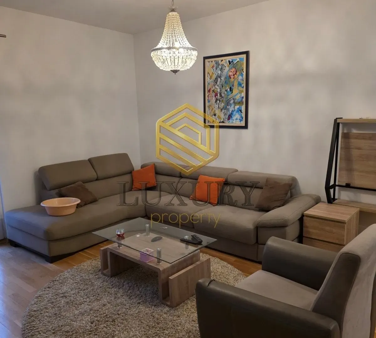 Izdavanje, dvosoban stan, 72m², Blok 9, Podgorica